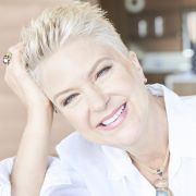 x6riW26pr7Al-LeePapa-Headshot